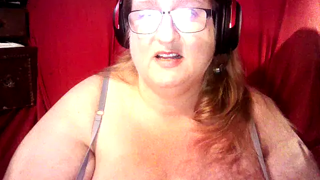 Snapshot of jade-belle chatting on December 18, 5:13 am jade-belle online show from December 18, 5:13 am