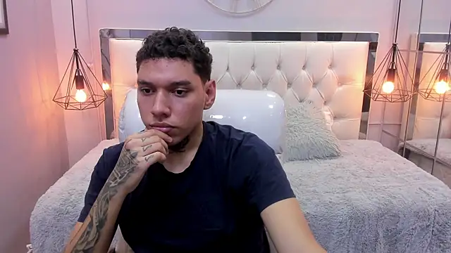 Snapshot of drake_miller7 chatting on December 14, 3:56 am drake miller7 online show from December 14, 3:56 am