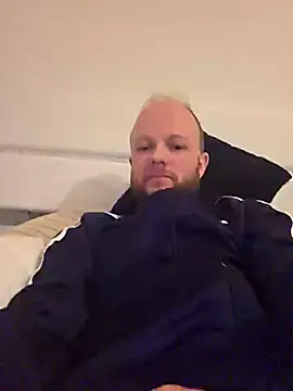 Snapshot of SoftishInflow chatting on December 14, 1:22 am SoftishInflow online show from December 14, 1:22 am