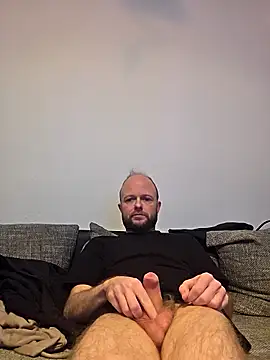 Snapshot of SoftishInflow chatting on December 14, 2:22 pm SoftishInflow online show from December 14, 2:22 pm