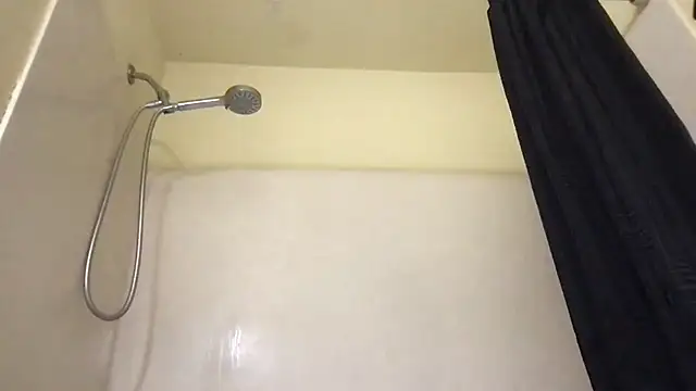 Snapshot of succubussy666 chatting on December 18, 2:39 am succubussy666 online show from December 18, 2:39 am