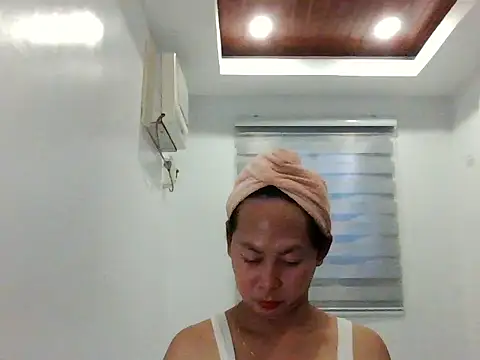 Snapshot of Seductive_diana chatting on December 16, 5:34 am Seductive diana online show from December 16, 5:34 am