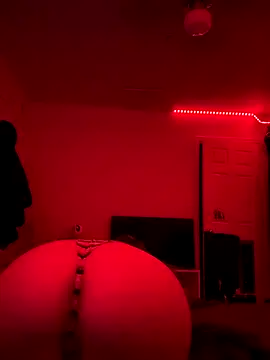 Snapshot of Paige-124 chatting on December 18, 5:02 am Paige-124 online show from December 18, 5:02 am