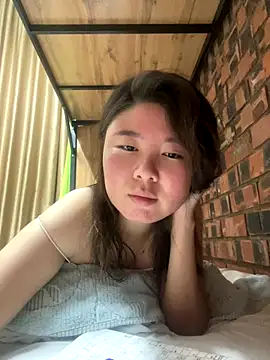 Snapshot of Sarah2127 chatting on December 16, 10:37 pm Sarah2127 online show from December 16, 10:37 pm