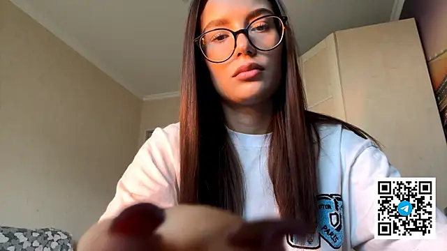 Snapshot of TequilaPariseau chatting on December 17, 9:04 am TequilaPariseau online show from December 17, 9:04 am