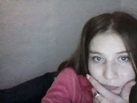 Snapshot of Karina-18 chatting on December 18, 6:03 pm Karina-18 online show from December 18, 6:03 pm