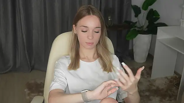 RobbiMeckler online show from December 17, 9:59 am