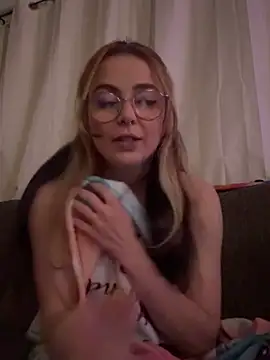 sugxrfox online show from December 16, 6:29 am