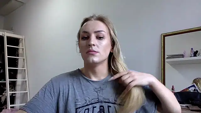 Snapshot of Mileriya chatting on December 15, 1:15 pm Mileriya online show from December 15, 1:15 pm