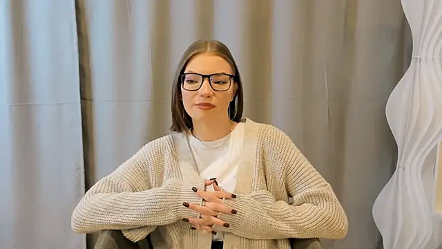 JeaneneWoltz online show from December 16, 9:14 am