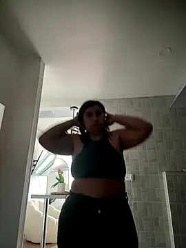 Snapshot of sophie-honey chatting on December 17, 2:01 pm sophie-honey online show from December 17, 2:01 pm