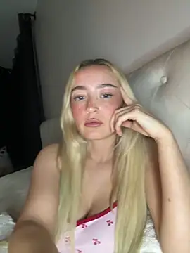 Snapshot of TashaXnaughty chatting on December 18, 9:43 pm TashaXnaughty online show from December 18, 9:43 pm