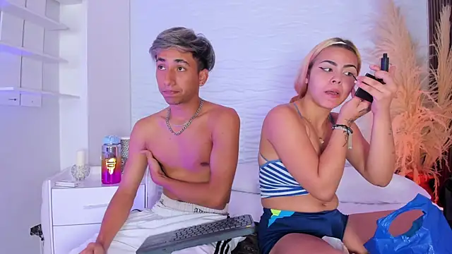 kimberlyAndOstin online show from December 16, 12:43 pm