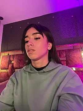 Snapshot of Emma_pinkk18 chatting on December 17, 8:04 pm Emma pinkk18 online show from December 17, 8:04 pm