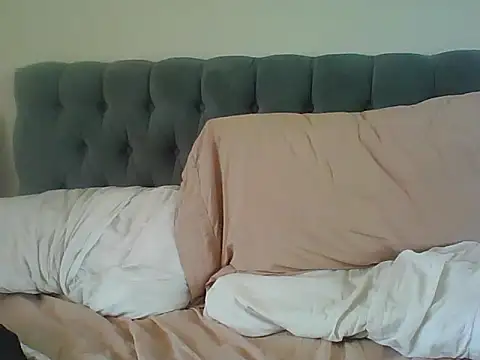 Snapshot of Valennight chatting on December 15, 10:36 pm Valennight online show from December 15, 10:36 pm