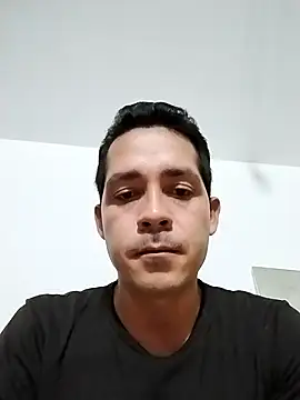 Snapshot of Chris_hot33 chatting on December 18, 5:46 am Chris hot33 online show from December 18, 5:46 am