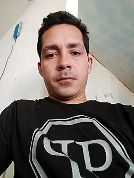 Snapshot of Chris_hot33 chatting on December 18, 7:31 pm Chris hot33 online show from December 18, 7:31 pm