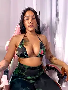 Laurapocah online show from December 19, 6:59 pm