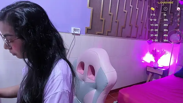 lia morel online show from December 19, 1:18 pm