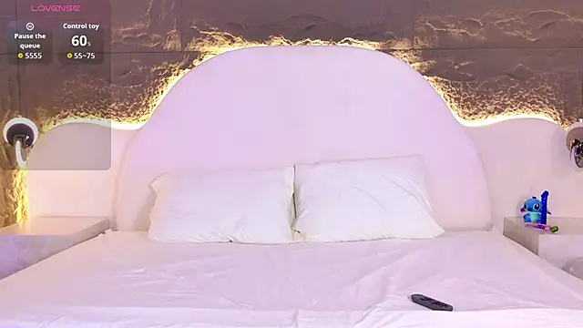 NahomiChocolate online show from December 18, 12:33 pm