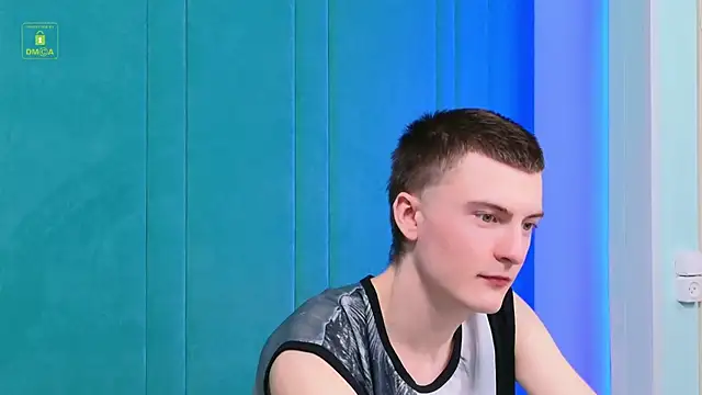 Snapshot of OscarSummers chatting on December 20, 12:12 pm OscarSummers online show from December 20, 12:12 pm