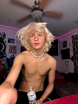 skaterboi222 online show from December 19, 1:12 am