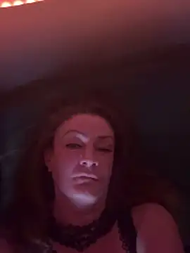 Snapshot of HotMilfLily chatting on December 20, 11:39 am HotMilfLily online show from December 20, 11:39 am