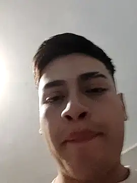 Snapshot of etmonstiv chatting on December 19, 10:39 pm etmonstiv online show from December 19, 10:39 pm