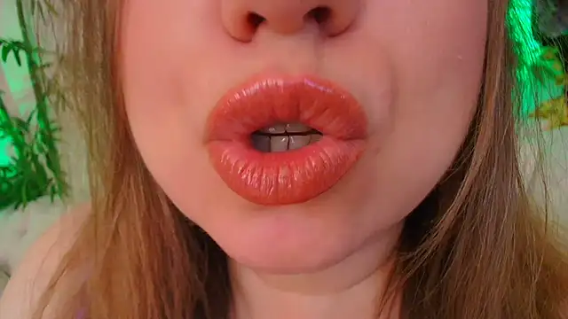 HappyLisa online show from December 23, 8:44 am