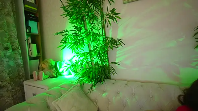 HappyLisa online show from March 17, 7:46 am