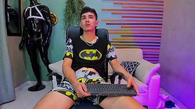 Snapshot of alejo_gray_ chatting on December 22, 2:36 pm alejo gray online show from December 22, 2:36 pm