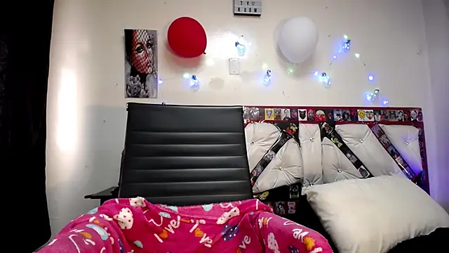 abril onnel online show from March 3, 9:15 pm