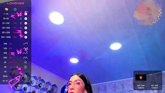 kylliefox  online show from December 26, 1:21 pm