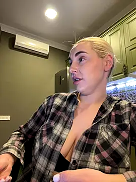 Snapshot of Best-B00bs chatting on November 18, 8:57 pm Best-B00bs online show from November 18, 8:57 pm