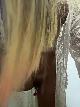 Snapshot of vicky_ney chatting on March 18, 10:26 pm vicky ney online show from March 18, 10:26 pm