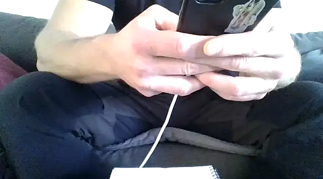 Snapshot of Tommyzzzzzz chatting on December 4, 8:34 am Tommyzzzzzz online show from December 4, 8:34 am