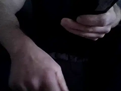 Snapshot of Tommyzzzzzz chatting on December 14, 8:56 am Tommyzzzzzz online show from December 14, 8:56 am