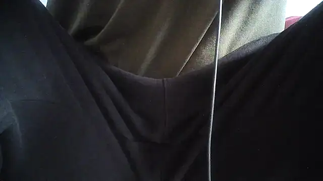 Snapshot of Tommyzzzzzz chatting on December 19, 10:02 am Tommyzzzzzz online show from December 19, 10:02 am