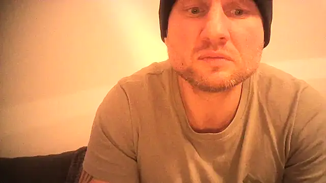 Snapshot of Tommyzzzzzz chatting on December 30, 6:38 pm Tommyzzzzzz online show from December 30, 6:38 pm