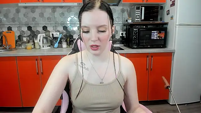 Snapshot of Mary_Blu chatting on February 1, 6:08 pm Mary Blu online show from February 1, 6:08 pm