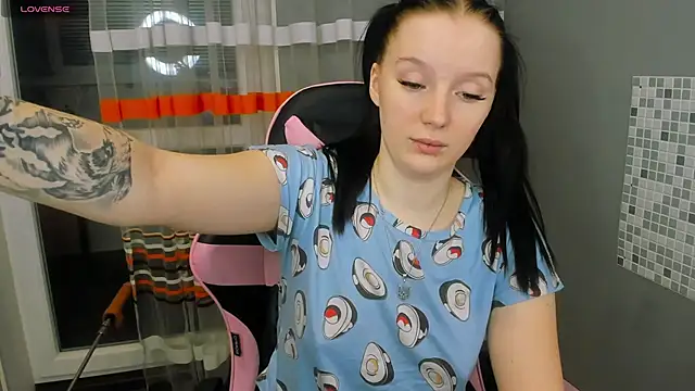 Snapshot of Mary_Blu chatting on February 15, 9:04 pm Mary Blu online show from February 15, 9:04 pm