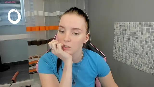 Snapshot of Mary_Blu chatting on February 22, 5:12 am Mary Blu online show from February 22, 5:12 am