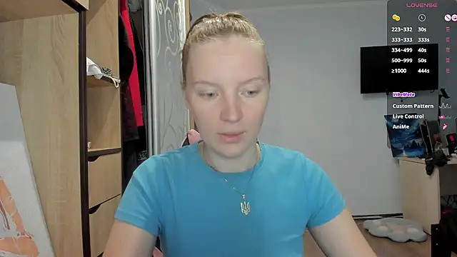 Snapshot of Mary_Blu chatting on October 2, 9:27 am Mary Blu online show from October 2, 9:27 am