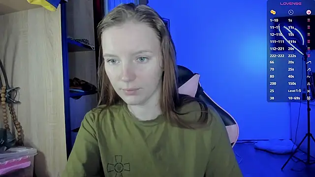 Snapshot of Mary_Blu chatting on October 17, 1:09 am Mary Blu online show from October 17, 1:09 am