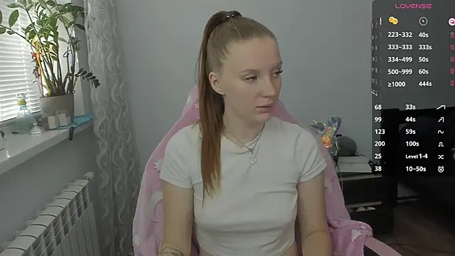 Snapshot of Mary_Blu chatting on October 31, 9:54 am Mary Blu online show from October 31, 9:54 am