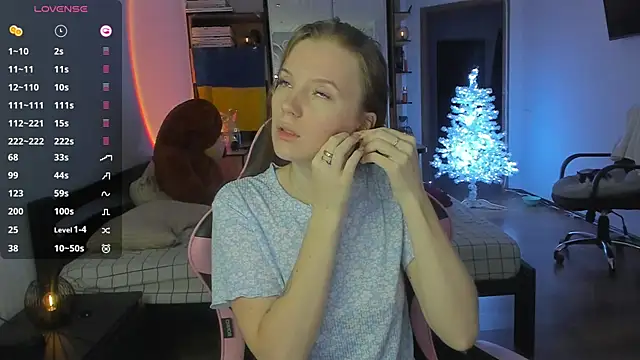 Snapshot of Mary_Blu chatting on December 18, 5:57 am Mary Blu online show from December 18, 5:57 am