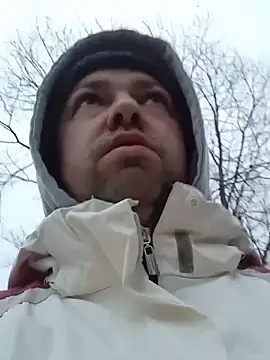 Snapshot of Luceriusbigass chatting on December 9, 6:01 am Luceriusbigass online show from December 9, 6:01 am