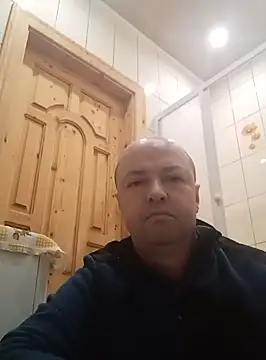 Snapshot of Luceriusbigass chatting on December 25, 3:29 am Luceriusbigass online show from December 25, 3:29 am