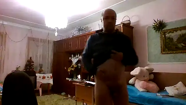 Snapshot of Luceriusbigass chatting on December 27, 4:21 pm Luceriusbigass online show from December 27, 4:21 pm