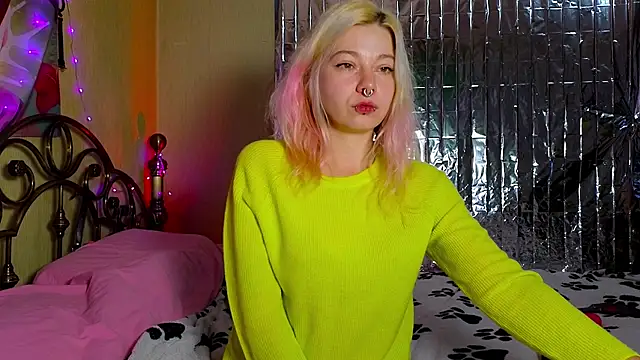 Snapshot of Sansarella chatting on September 26, 4:00 pm Sansarella online show from September 26, 4:00 pm